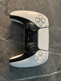 Ovladac na playstation 5