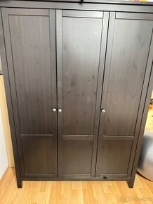 Velká skříň z IKEA (152x197x55) – 2000 Kč