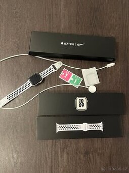 Apple Watch Nike Series 7 Hliník 45 mm