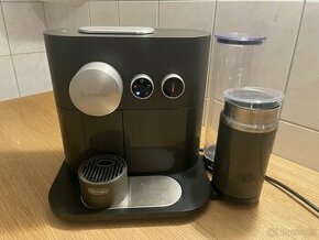 Kávovar na kapsle NESPRESSO DéLonghi Expert vč. šlehače