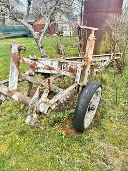 Prodám Dvojradličný pluh za traktor