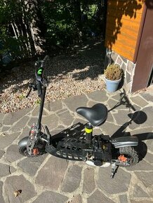 Benzínová Motokoloběžka TMAX SCOOTER 49ccc 2T