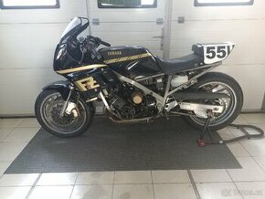 Yamaha FZ 750