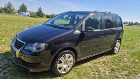 Volkswagen Touran - 1