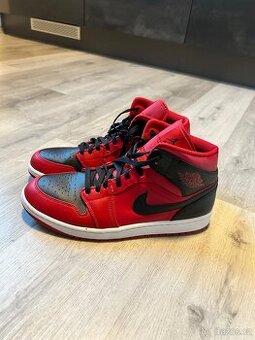 Air Jordan 1MID