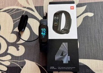 Chytrý náramek Xiaomi Mi Band 4- pěkný, krabička. - 1