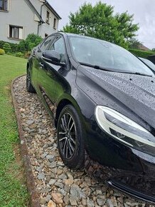 Volvo V40 2.0 90kw T2 ČR MOMENTUM