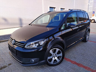 VW Touran 2.0 TDi, navi, tempo, vyhř. sed.