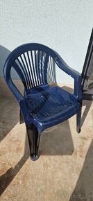 Plastová zahradní židle - 1