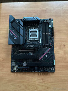 ASUS ROG STRIX B650E-F GAMING WIFI