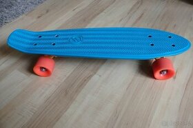 Cruiser menší skateboard z Decathlonu