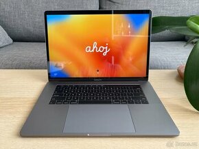 Apple MacBook Pro 15" (2017) - i7 2,80GHz, 16GB, 256GB, R555 - 1