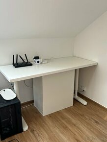 Pracovní stůl bílý IKEA