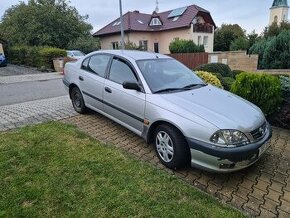 Toyota Avensis sedan 1.6 benzín - 1