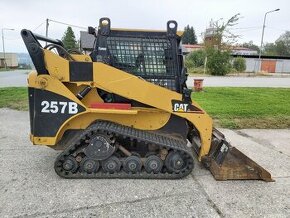 CAT 257 B - 1