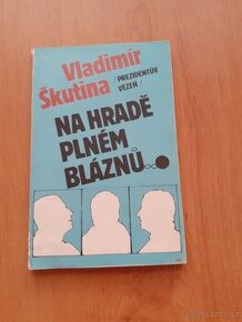 Prodám knihu "Na hradě plném bláznů"