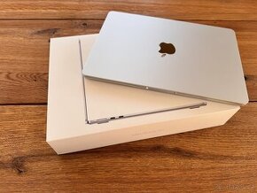 Obrázek k inzerátu: MacBook Air M2 13" 2022, 16GB RAM, 512GB SSD, CZ