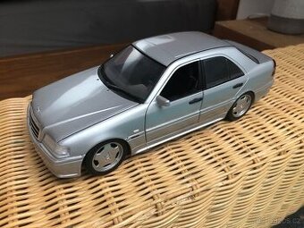 Model Mercedes Benz C 36 AMG 1:18 - 1