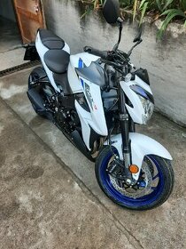 Suzuki gsx s 1000 - 1