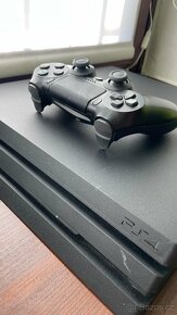 PlayStation 4 Slim 500GB + 2 ovladače