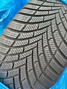 Semperit SPEED-GRIP 5 235/45 R19 99V XL zimní pneu