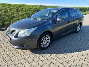 Toyota Avensis 1.6 benzín - moc pěkný stav