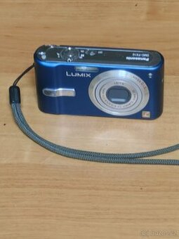 Panasonic Lumix DMC-FX 10 s příslušenstvím - 1