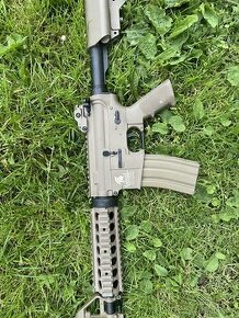 Prodám airsoft zbran M4