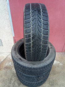 205/55R16 - Nokian, 5-6mm, zimní.