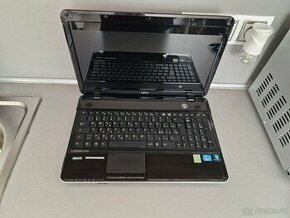 Fujitsu Lifebook na filmy internet kancelářské práce atd - 1