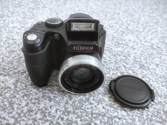 Foťák FUJI Finepix S5700 v zachovalém stavu