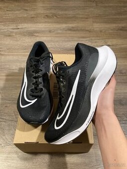 Běžecké boty Nike Zoom Fly 5