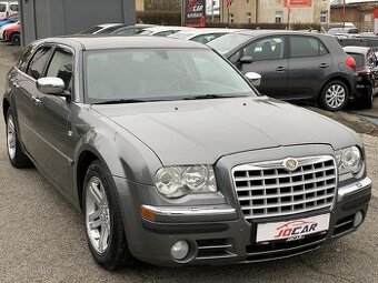 Chrysler 300C.