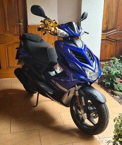 PRO SLEČNU: Skútr YAMAHA AEROX 50 4T, 11/2020 - 1