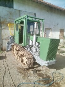 Pásový traktor do lesa Bolgar T54