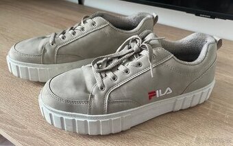 Dám. světlé boty (sneakersky) značky Fila, sleva 1.500 Kč.