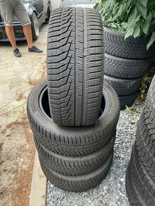 Sada zimních pneu Hankook 235/45/17, cca 6,5 mm