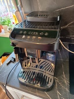 Kávovar DeLonghi magnifica Evo