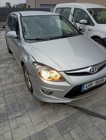 Hyundai i30 1,6 nafta, 83000 km , r.v 2011