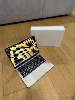 MacBook Air M2 13” 256GB Starling