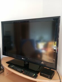 Televizor LG+set top box Strong