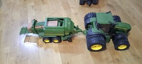 BRUDER Zelený BALÍKOVAČ slámy JOHN DEERE