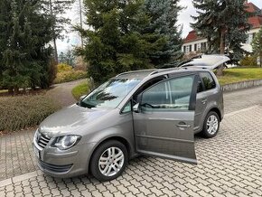 VW Touran 1.9 TDi Serviska, Tempomat, Navigace 7 mist