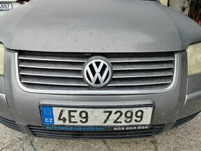 VW PASSAT B5 FECELIFT B5.5 maska/ mřížka chladiče