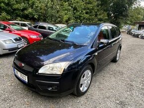 Ford Focus Combi 1.6i tažné klimatizace tempomat 2007 - 1