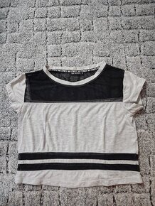 Šedočerný crop top