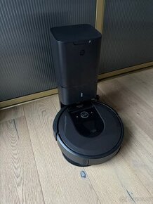 Vysavač iRobot Roomba i7+ s vysypávací stanicí