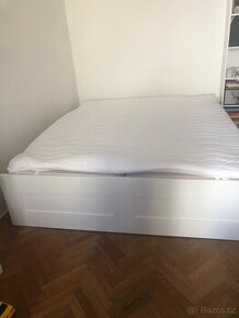 Bila postel Ikea 180x200 cm