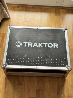 Traktor Kontrol S4 flight case