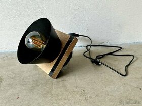 stolní lampa vintage se šňůrou.